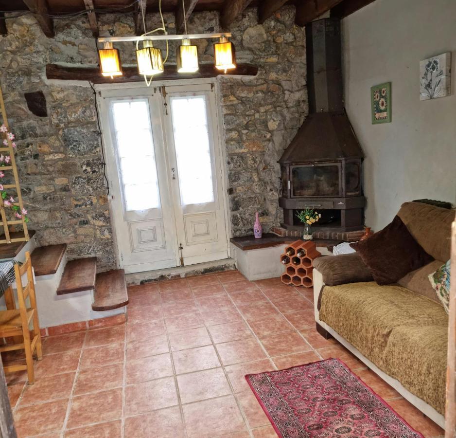 Corias Casona Junto Al Narcea Villa Buitenkant foto